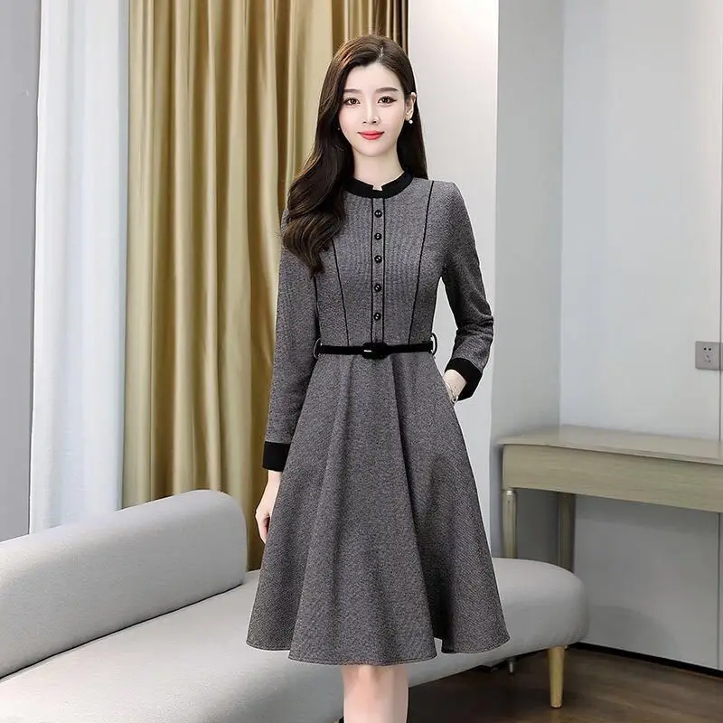 Plaid Woolen Dress Women New Autumn Winter Vintage Slim Knee-Length Dress A-line With Belts Elegant Ladies Office Work Dresses
Plaid Woolen Dress Women New Autumn Winter Vintage Slim Knee-Length Dress A-line With Belts Elegant Ladies Office Work Dresses