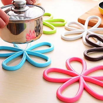 High Quality Plum-Shaped Heat Resistant Insulation Mat Anti-slip Dining Table PVC Cup Bowl and Dish Pot Mat Home Dining Mat Coas
High Quality Plum-Shaped Heat Resistant Insulation Mat Anti-slip Dining Table PVC Cup Bowl and Dish Pot Mat Home Dining Mat Coas