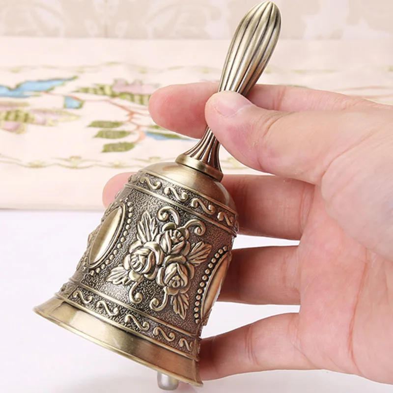 Hand Call Bell Gold Silver Multi-Purpose Bells for Craft Wedding Decoration Alarm School Church Classroom Bar Hotel Vintage Bell
Hand Call Bell Gold Silver Multi-Purpose Bells for Craft Wedding Decoration Alarm School Church Classroom Bar Hotel Vintage Bell