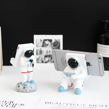 Creative Penholder Mobile Phone Stand Resin Astronaut Figurine Home Decoration Office Desk Accessories Practical Desktop Holder 
Creative Penholder Mobile Phone Stand Resin Astronaut Figurine Home Decoration Office Desk Accessories Practical Desktop Holder