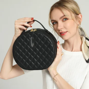 2020 Fashion Handbag and Clutch With UV Disinfection Sterilizing Function Portable Box For Home Use and Travelling.
2020 Fashion Handbag and Clutch With UV Disinfection Sterilizing Function Portable Box For Home Use and Travelling.