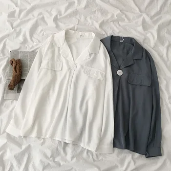office lady white shirts 2020 summer new v-neck turn-down collar pocket loose chiffon white shirts outwear tops 
office lady white shirts 2020 summer new v-neck turn-down collar pocket loose chiffon white shirts outwear tops