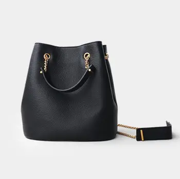 The new style 2019 is a stylish one-shoulder leather chain bag with simple leather strap
The new style 2019 is a stylish one-shoulder leather chain bag with simple leather strap