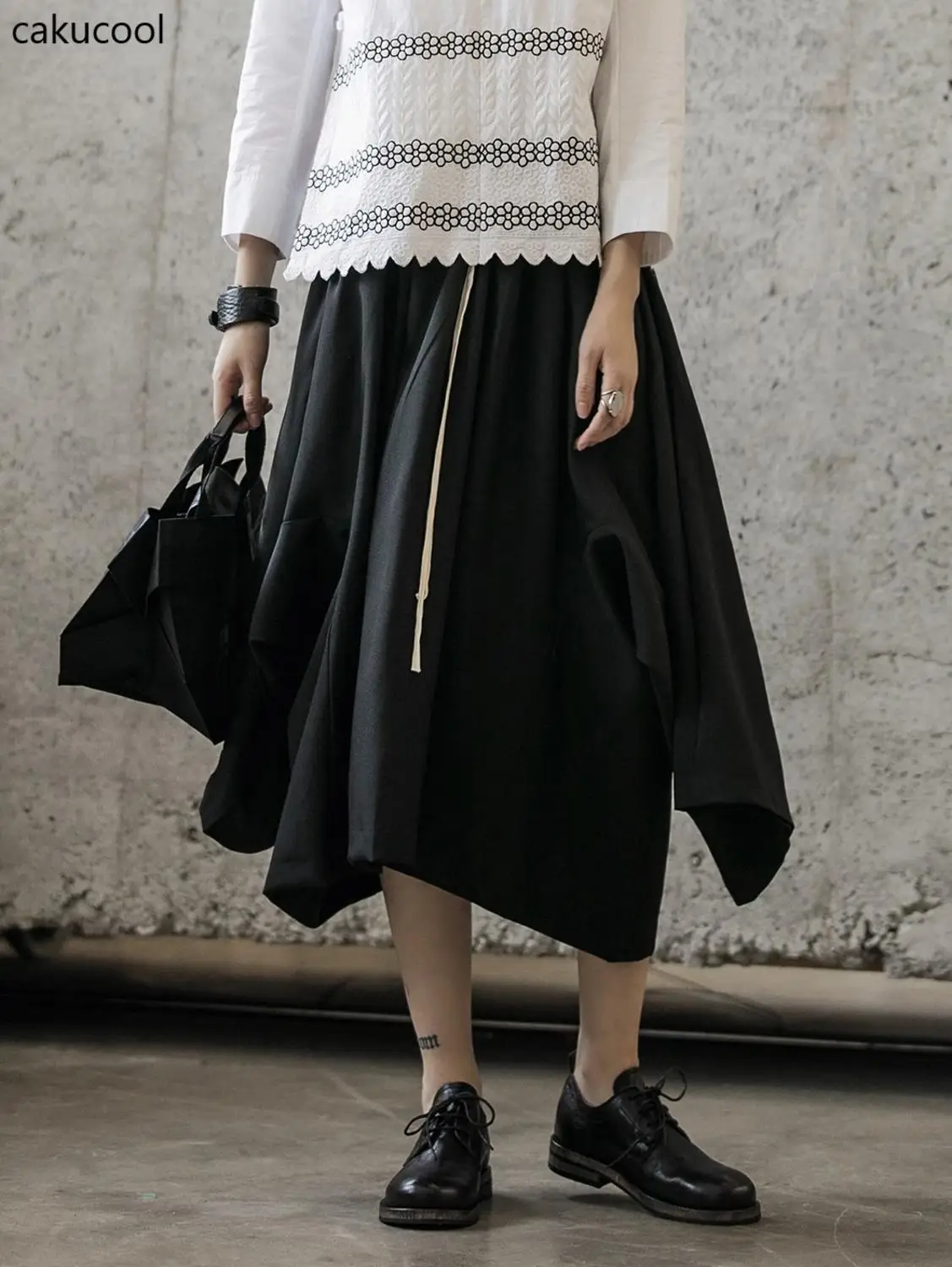 Cakucool 2019 early autumn dark wind loose loose section irregular two kinds of wearing elastic smooth skirt
Cakucool 2019 early autumn dark wind loose loose section irregular two kinds of wearing elastic smooth skirt
