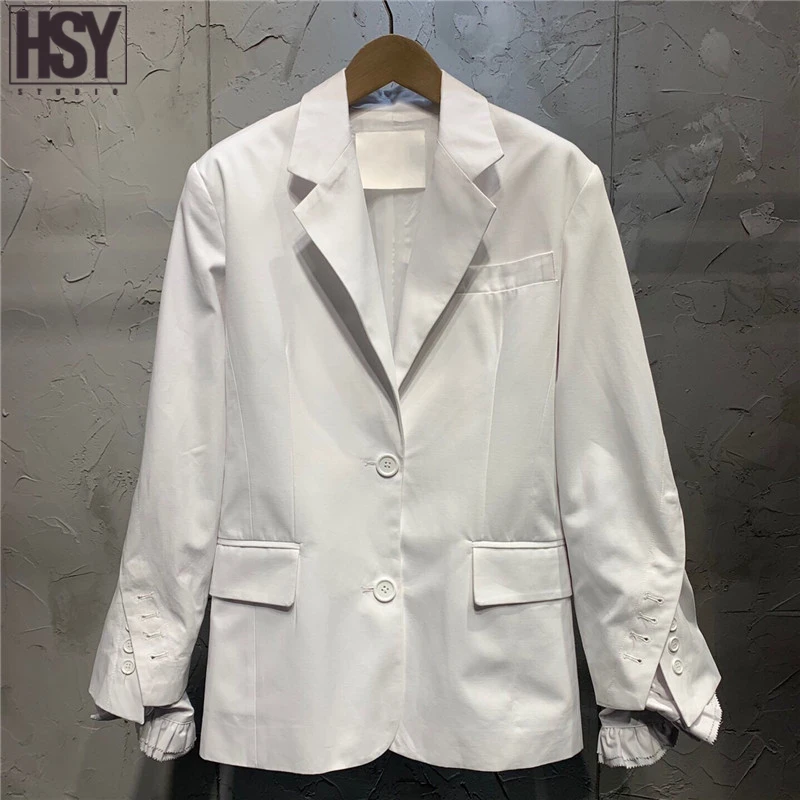 【HSY Studio】 2019 autumn new fashion high end women coat trimmed with agaric cuff pocket detail white lapel blazer
【HSY Studio】 2019 autumn new fashion high end women coat trimmed with agaric cuff pocket detail white lapel blazer