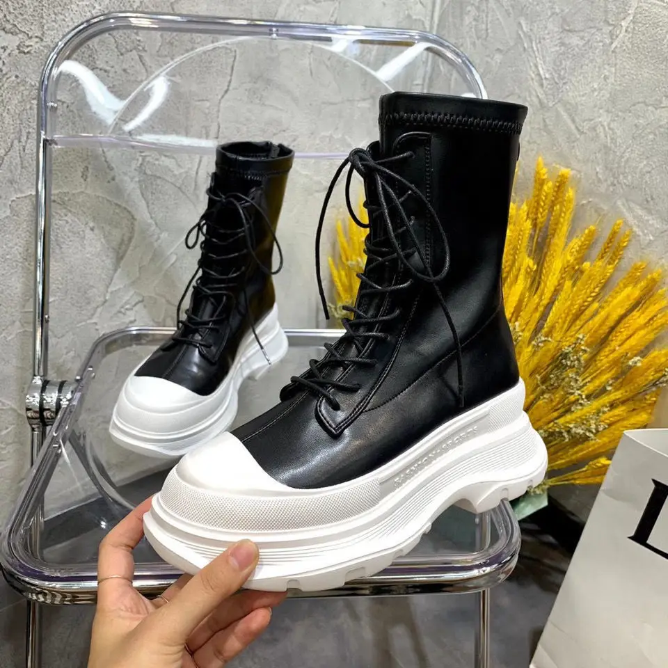 Martin boots female students Korean winter plush short muffin thick bottom increase elasticity thin autumn trend shoes women
Martin boots female students Korean winter plush short muffin thick bottom increase elasticity thin autumn trend shoes women