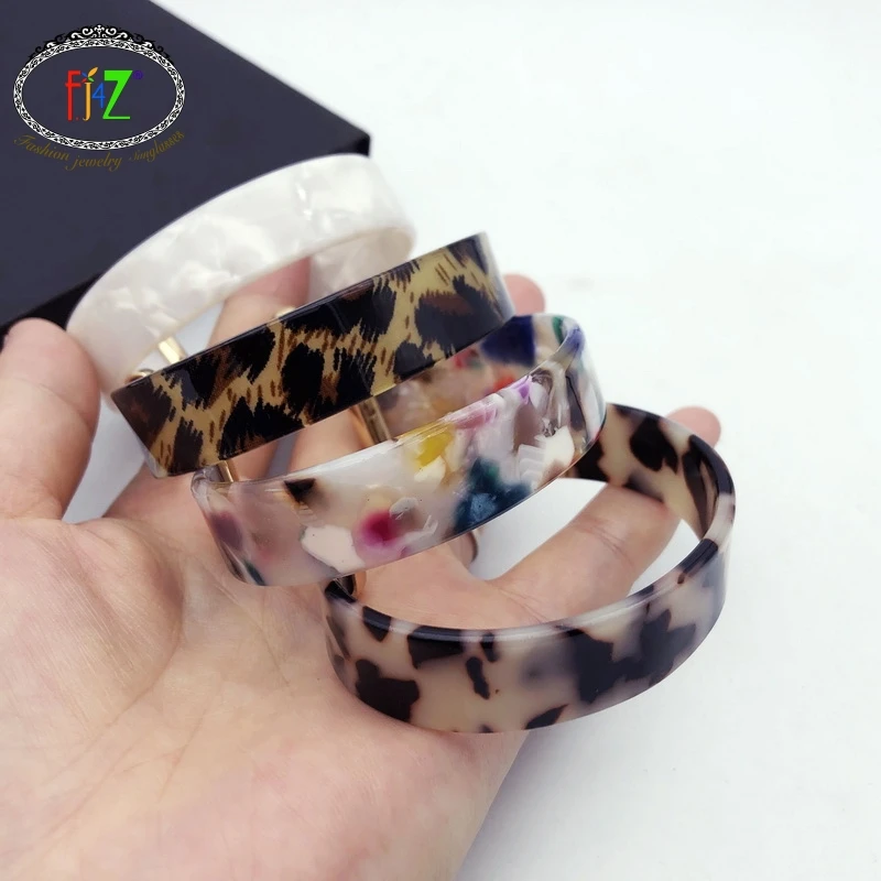 F.J4Z New ZA Bangle Bracelets Women Tortoiseshell Acrylic Bangle Fashion Minimalism Resin Cuff Bracelets Punk Jewelry Dropship
F.J4Z New ZA Bangle Bracelets Women Tortoiseshell Acrylic Bangle Fashion Minimalism Resin Cuff Bracelets Punk Jewelry Dropship