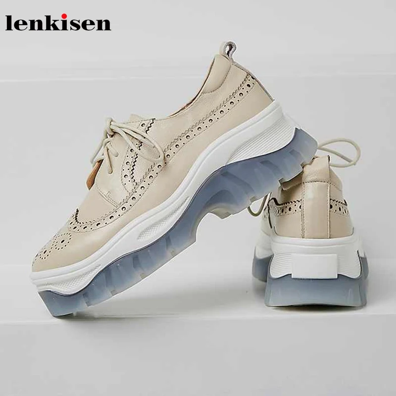 Lenkisen new brogue carved genuine leather thick bottom white sneaker round toe high heels platform lace up vulcanized shoes L10
Lenkisen new brogue carved genuine leather thick bottom white sneaker round toe high heels platform lace up vulcanized shoes L10
