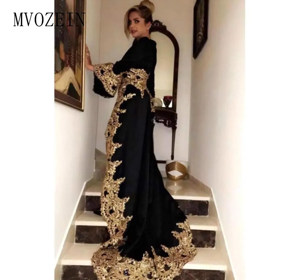Black V Neck Long Sleeves Evening Dresses 2019 New Arrival Gold Appliques Holiday Wear Formal Party Prom Gowns Plus Size
Black V Neck Long Sleeves Evening Dresses 2019 New Arrival Gold Appliques Holiday Wear Formal Party Prom Gowns Plus Size