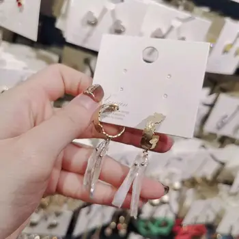 Korean Fashion Unique Golden CC Tassel Earrings boucle doreille femme orecchini aretes brinco long earing Kolczyki oorbellen 
Korean Fashion Unique Golden CC Tassel Earrings boucle doreille femme orecchini aretes brinco long earing Kolczyki oorbellen