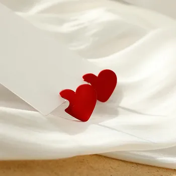 2020 New contracted Korean Elegant Red Metal Heart Drop Earrings Women lovely sweet temperament small Earrings Jewelry 
2020 New contracted Korean Elegant Red Metal Heart Drop Earrings Women lovely sweet temperament small Earrings Jewelry