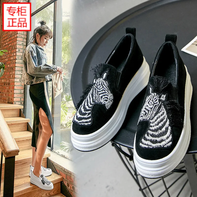 Round-Toe Platform Shoes Women's Thick Bottomed 2019 New Style Embroidered Loafers Spring Versatile Leather Shoes Women's Waterp
Round-Toe Platform Shoes Women's Thick Bottomed 2019 New Style Embroidered Loafers Spring Versatile Leather Shoes Women's Waterp