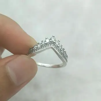 High quality 1:1 crown ring (inlaid with cubic zirconia) classic winter jewelry women fashion gift 
High quality 1:1 crown ring (inlaid with cubic zirconia) classic winter jewelry women fashion gift