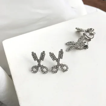 Fully Cubic Zircon Scissors Clip on Earrings Shiny Creative Piercing Earrings
Fully Cubic Zircon Scissors Clip on Earrings Shiny Creative Piercing Earrings