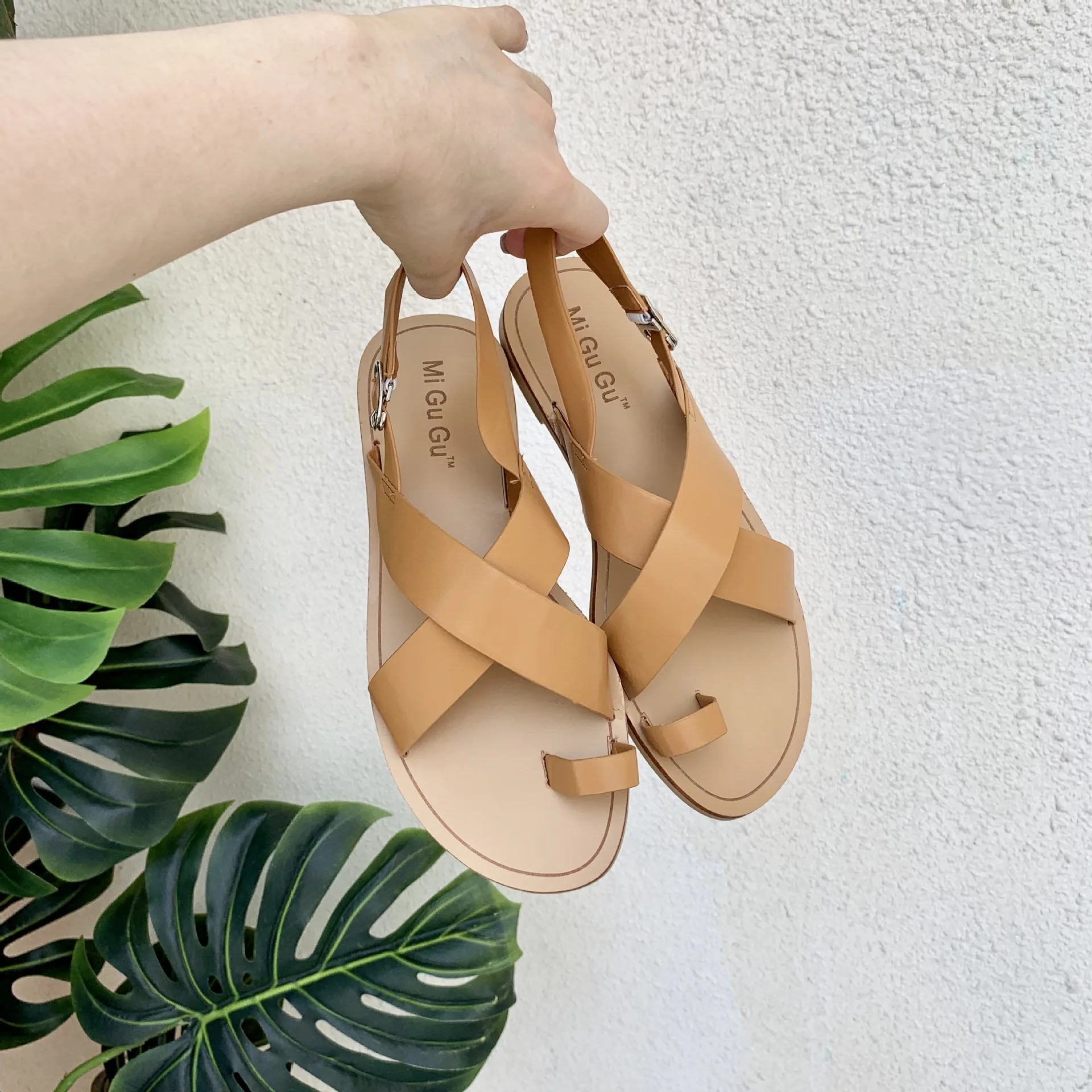 INS Wind Han Xia Cross Belt Buckle Chunky with Combination Casual Comfortable Thick Bottomed Platform Dad Sandals
INS Wind Han Xia Cross Belt Buckle Chunky with Combination Casual Comfortable Thick Bottomed Platform Dad Sandals
