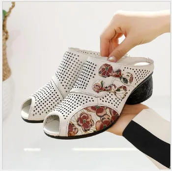 2020 Summer Women Shoes Wedges Sandals Genuine Leather Handmade Cut-outs Square Heels Comfotable Women Slides Lady sandals
2020 Summer Women Shoes Wedges Sandals Genuine Leather Handmade Cut-outs Square Heels Comfotable Women Slides Lady sandals