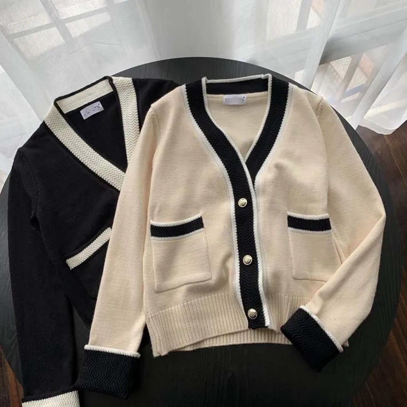 Winter Sweaters for Women 2020 Vintage Knitted Cardigan with V Neck Sweater Female Stripe Loose Thick Wool Crop Top with Sleeves
Winter Sweaters for Women 2020 Vintage Knitted Cardigan with V Neck Sweater Female Stripe Loose Thick Wool Crop Top with Sleeves