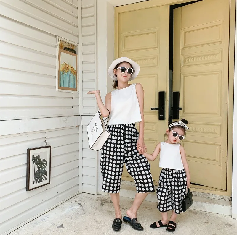 Parent-child Summer Girls Sleeveless Tops with Seven Cents Dot Pant Two Pieces Sets Toddler Kids Fashion Bow Tie Back Vest with
Parent-child Summer Girls Sleeveless Tops with Seven Cents Dot Pant Two Pieces Sets Toddler Kids Fashion Bow Tie Back Vest with
