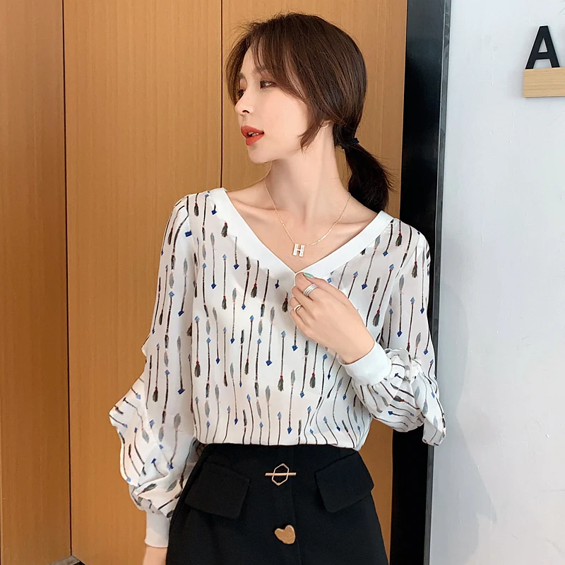 Korean Fashion Chiffon Blouses Shirts Elegant Women V-neck Print Shirt Plus Size Elegant Women Blouse Blusas Mujer De Moda 2019 
Korean Fashion Chiffon Blouses Shirts Elegant Women V-neck Print Shirt Plus Size Elegant Women Blouse Blusas Mujer De Moda 2019