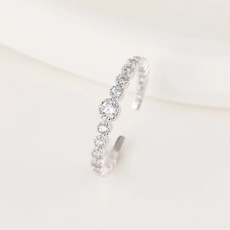 Elegant Fashion Women's Eternal Wedding Ring Zircon Wave Ring Exquisite Women's Ring Charming Bride Engagement Party Accessories
Elegant Fashion Women's Eternal Wedding Ring Zircon Wave Ring Exquisite Women's Ring Charming Bride Engagement Party Accessories