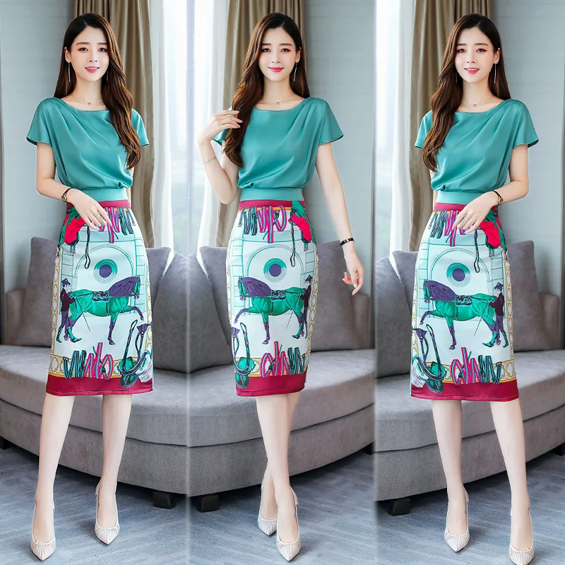 2019 Summer Tops Horizontal Neck Loose-Fit T-shirt + Printed Skirt A- line Skirt Suit Skirt Two-Piece Set
2019 Summer Tops Horizontal Neck Loose-Fit T-shirt + Printed Skirt A- line Skirt Suit Skirt Two-Piece Set