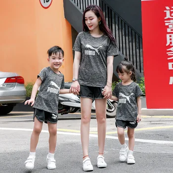 2020 Summer Brand Family Matching Clothes T-shirt Women Son Daughter Sports Suit Children Baby Kids Girl Boy Running Motion Suit
2020 Summer Brand Family Matching Clothes T-shirt Women Son Daughter Sports Suit Children Baby Kids Girl Boy Running Motion Suit