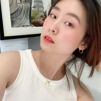 925 sterling silver Korean necklace simple and versatile fashion moon clavicle simple design sense crescent arc necklace
925 sterling silver Korean necklace simple and versatile fashion moon clavicle simple design sense crescent arc necklace