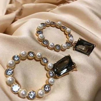 MENGJIQIAO Elegant Pearl Big Circle Round Crystal Drop Earrings For Women Girl Fashion Pendientes Party Jewelry Gifts 
MENGJIQIAO Elegant Pearl Big Circle Round Crystal Drop Earrings For Women Girl Fashion Pendientes Party Jewelry Gifts