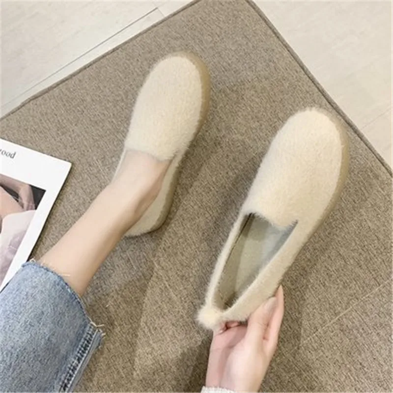 Autumn and winter new fur shoes women 2020 Korean casual wear one-step loafers plus cotton flat simple simple shoes
Autumn and winter new fur shoes women 2020 Korean casual wear one-step loafers plus cotton flat simple simple shoes