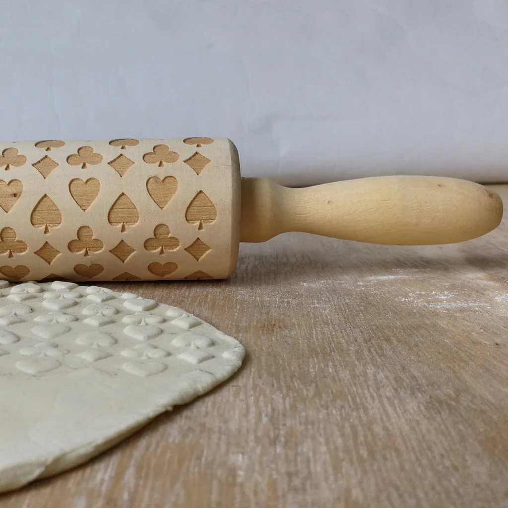 Wood Christmas Poker Printing Carved Rolling Pin Wooden Embossed Cookie Stick Roller Rolling Roller Pin with Pattern
Wood Christmas Poker Printing Carved Rolling Pin Wooden Embossed Cookie Stick Roller Rolling Roller Pin with Pattern