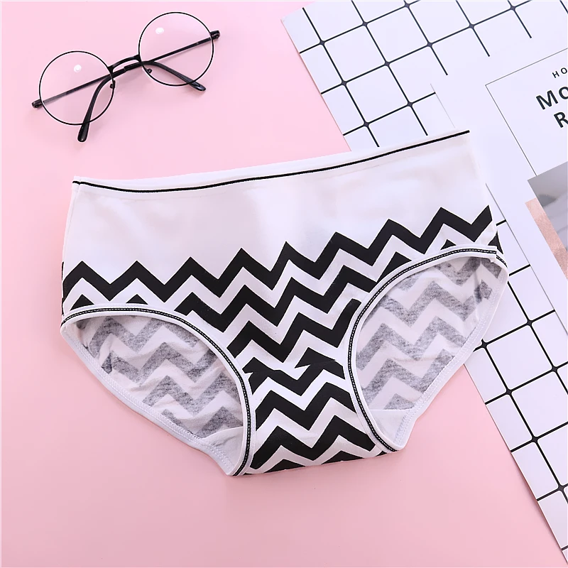 LUOCHEN Lingerie Briefs Cotton Panties Underwear Breathable Panty Intimates ropa interior femenina tanga underwear women S1716
LUOCHEN Lingerie Briefs Cotton Panties Underwear Breathable Panty Intimates ropa interior femenina tanga underwear women S1716