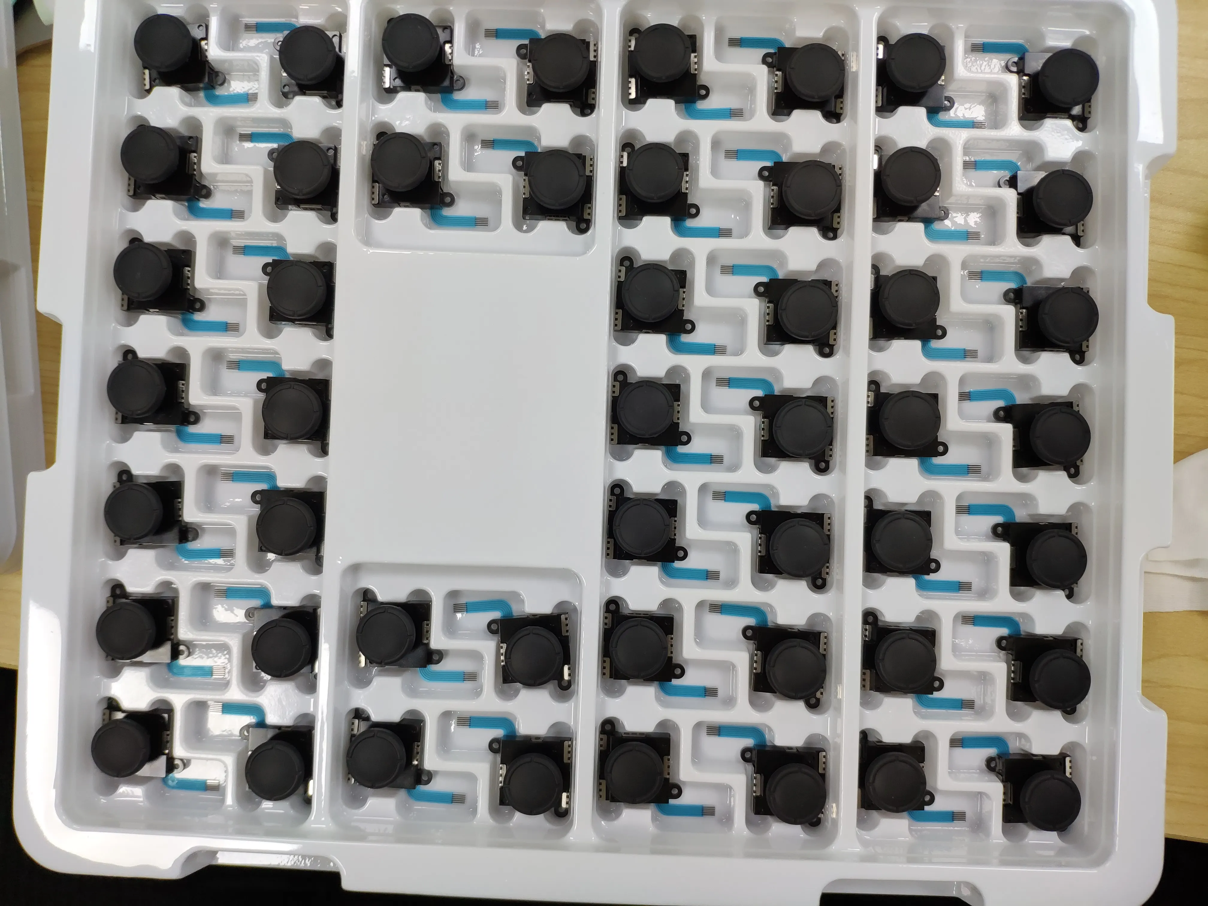 50PCS/Lot Black 3D Button Analog Stick Controller Thumb sticks Joystick for Nintend Switch NS Joy Con Repair Parts
50PCS/Lot Black 3D Button Analog Stick Controller Thumb sticks Joystick for Nintend Switch NS Joy Con Repair Parts