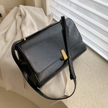 Vintage Fashion Female Large Bag 2019 New Quality PU Leather Women's Designer Handbag Lock High capacity Shoulder Messenger Bag 
Vintage Fashion Female Large Bag 2019 New Quality PU Leather Women's Designer Handbag Lock High capacity Shoulder Messenger Bag