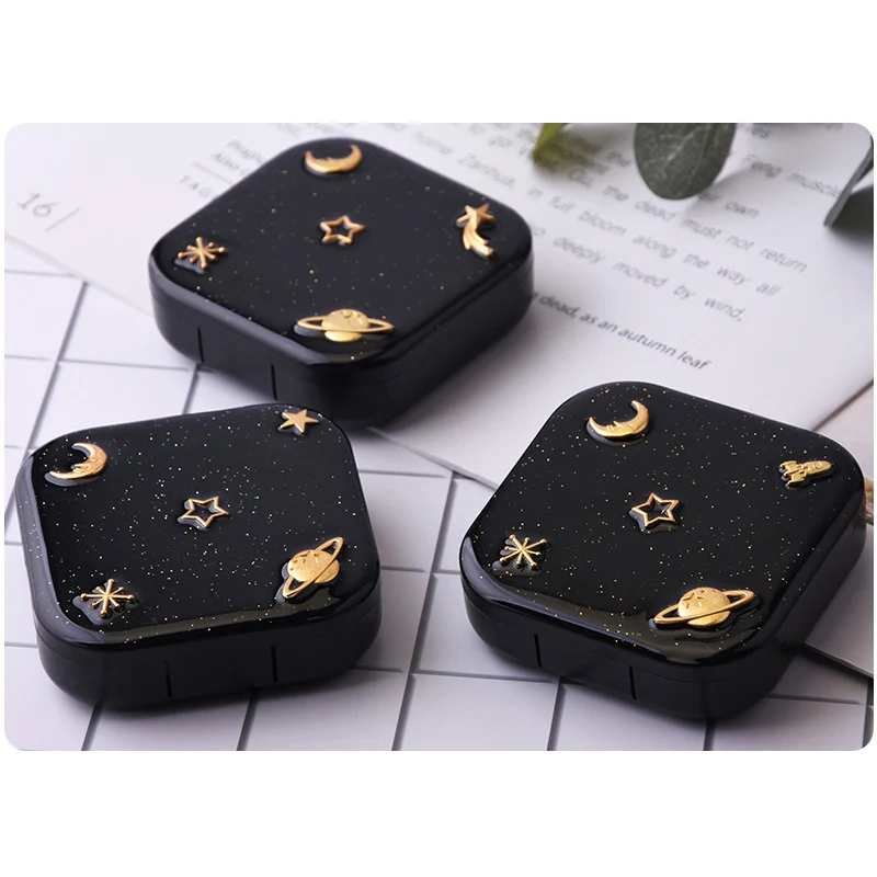 Dropshipping Contact Lens Container Box Moon Star Space Pattern Square Travel Case with Mirror Beauty Tools Lens Container
Dropshipping Contact Lens Container Box Moon Star Space Pattern Square Travel Case with Mirror Beauty Tools Lens Container