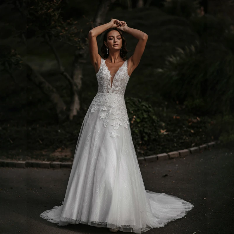 Popular A-Line Appliques Wedding Dress Sexy Deep V-Neck Lace Floor Length Bridal Dress Party Formal Gown
Popular A-Line Appliques Wedding Dress Sexy Deep V-Neck Lace Floor Length Bridal Dress Party Formal Gown