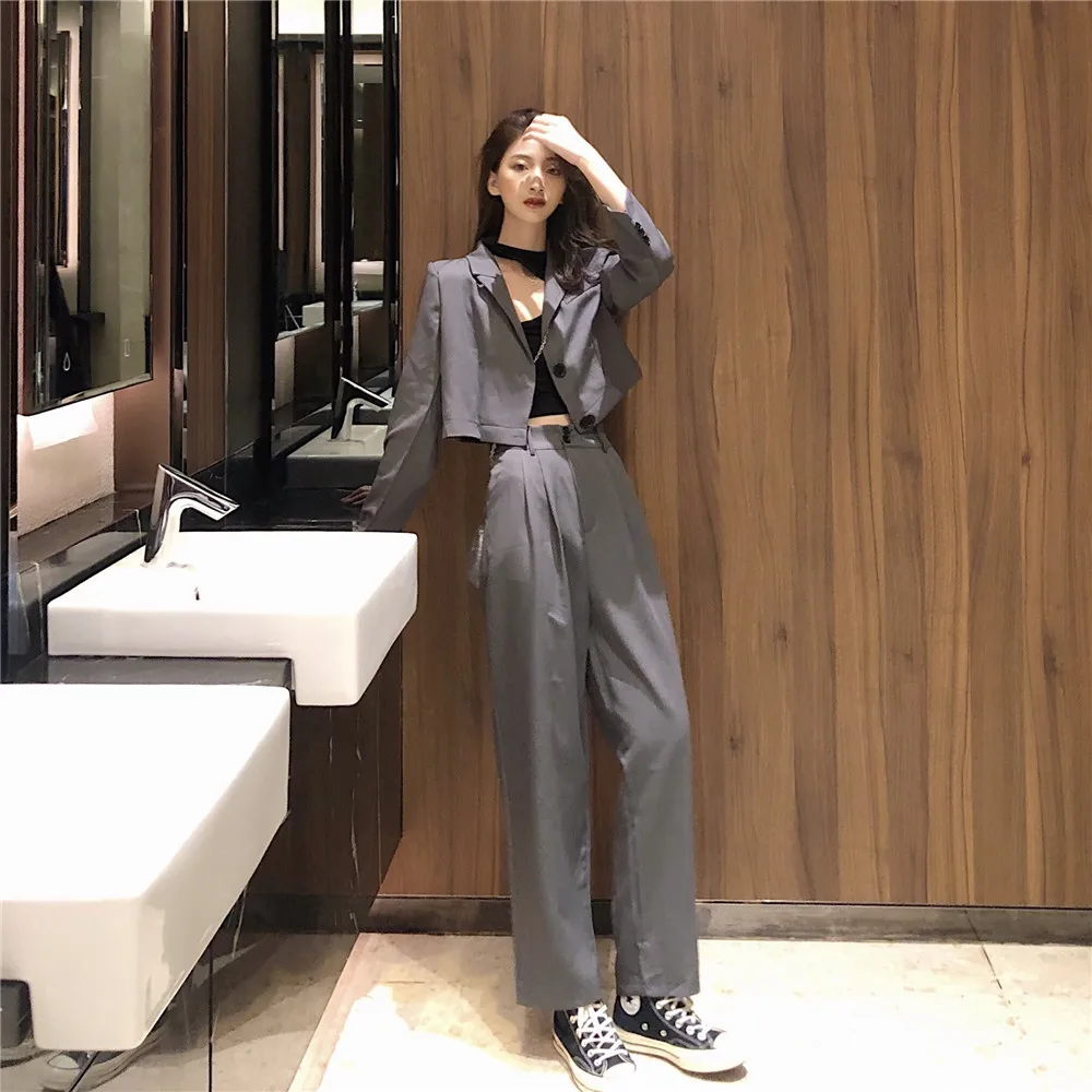 Photo Shoot 2019 Early Autumn Suit Loose-Fit Small Suit Coat + High-waisted Trousers Two-Piece Set
Photo Shoot 2019 Early Autumn Suit Loose-Fit Small Suit Coat + High-waisted Trousers Two-Piece Set