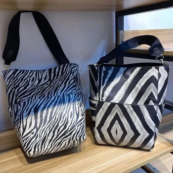 Explosive trendy handbags fashion all-match portable zebra striped retro single shoulder messenger large capacity
Explosive trendy handbags fashion all-match portable zebra striped retro single shoulder messenger large capacity