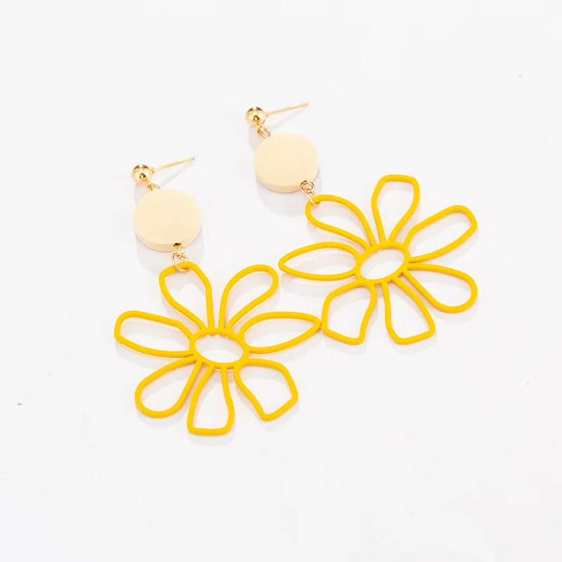 Korean Version Of The Hollowed Out Daisy Yellow Flowers Wood Punk Retro Long Asymmetrical Personality Earrings Jewelry
Korean Version Of The Hollowed Out Daisy Yellow Flowers Wood Punk Retro Long Asymmetrical Personality Earrings Jewelry
