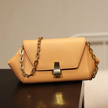2020 New Textured Niche Popular Bag Chain Small Square Bag Oblique Mini Mobile Phone Bag Tide Yellow Trapeze for Lady
2020 New Textured Niche Popular Bag Chain Small Square Bag Oblique Mini Mobile Phone Bag Tide Yellow Trapeze for Lady