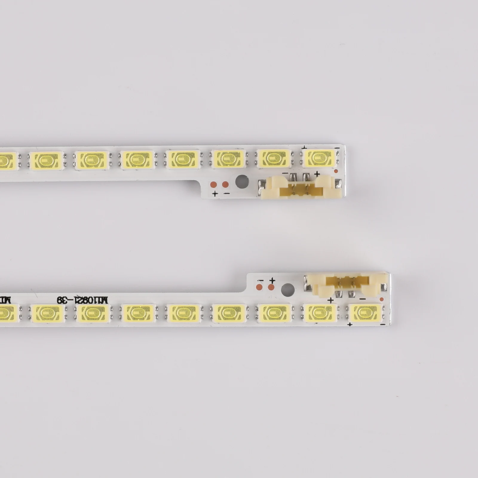 LED Backlight strip For 2011SVS40 UE40D5000 UE40D5500 UE40D5700 LD400BGC-C2 ltj400hm03-j bn96-16606a bn96-1H1 1CH PV 440mm 62LED
LED Backlight strip For 2011SVS40 UE40D5000 UE40D5500 UE40D5700 LD400BGC-C2 ltj400hm03-j bn96-16606a bn96-1H1 1CH PV 440mm 62LED