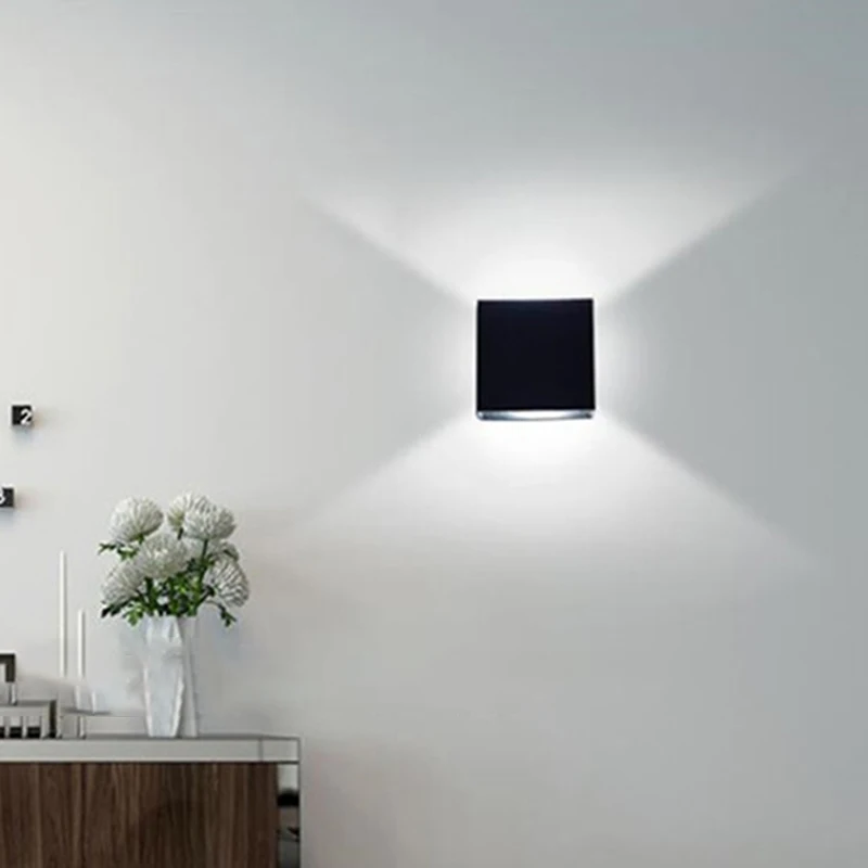 Простая светодиодная алюминиевая настенная лампа квадрасветодиодный