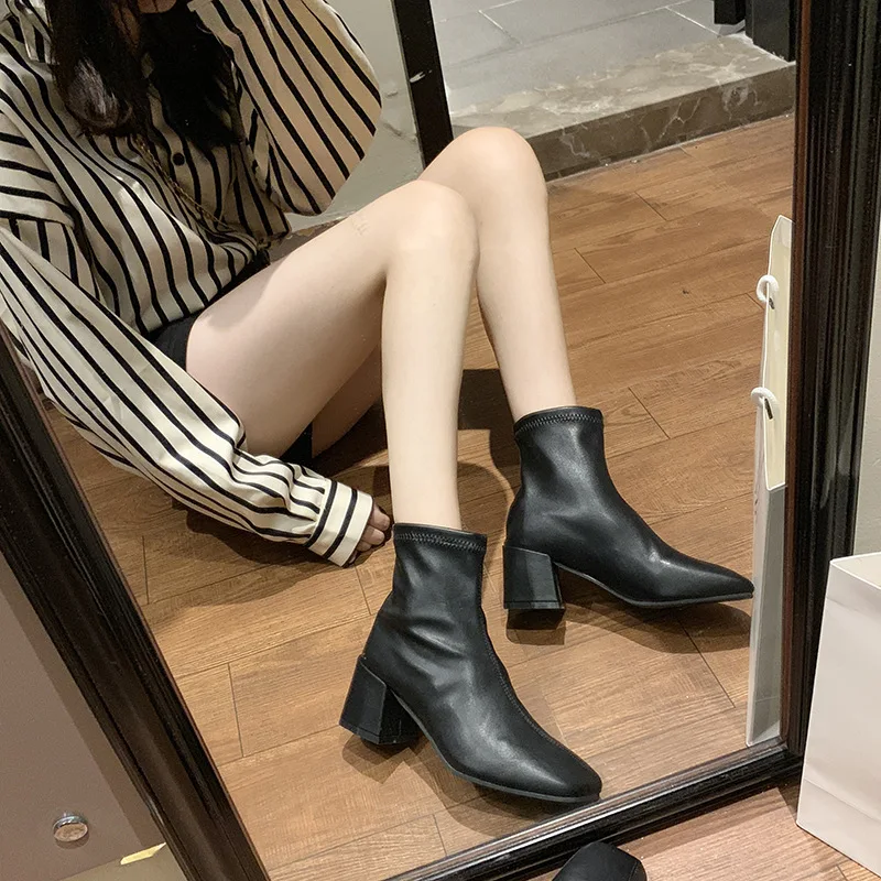 2019 New Women Ankle Boots High Quality Soft Skin Ankle Boots Square Low Heel Causal Ladies Shoes Boots
2019 New Women Ankle Boots High Quality Soft Skin Ankle Boots Square Low Heel Causal Ladies Shoes Boots