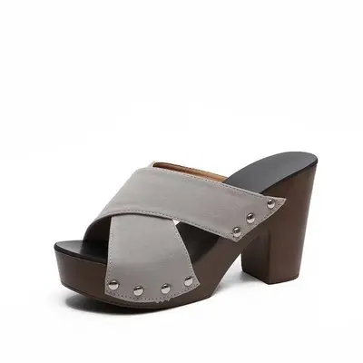 2020 summer fish head rivet cross strap high heel waterproof platform Roman sandals
2020 summer fish head rivet cross strap high heel waterproof platform Roman sandals