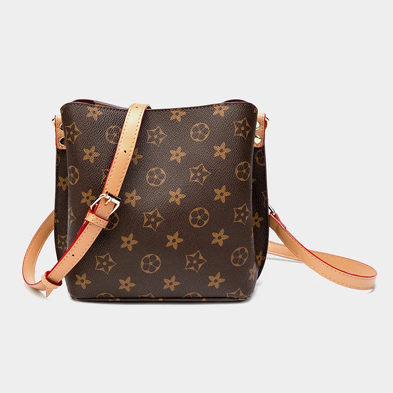 The new Korean version of the 2019 catchy bucket bag features a goddess print satchel and a high-capacity cross-body bag
The new Korean version of the 2019 catchy bucket bag features a goddess print satchel and a high-capacity cross-body bag