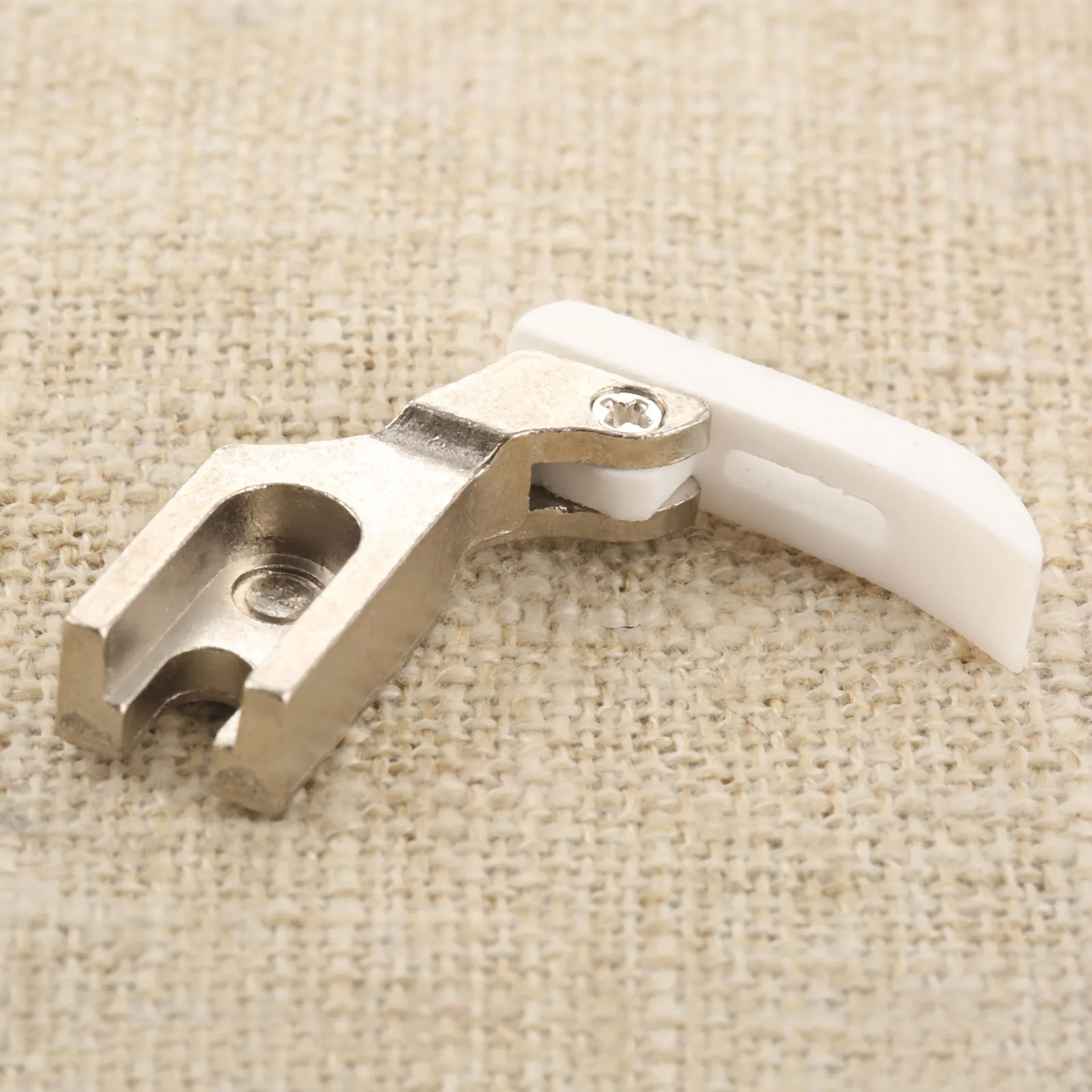 Description Picture 6 of item2Pcs T363 Sewing Machine Plastic Presser Feet Zipper Narrow Presser Foot for Flat Wagon Sewing Machine Sewing Tools & Accessory