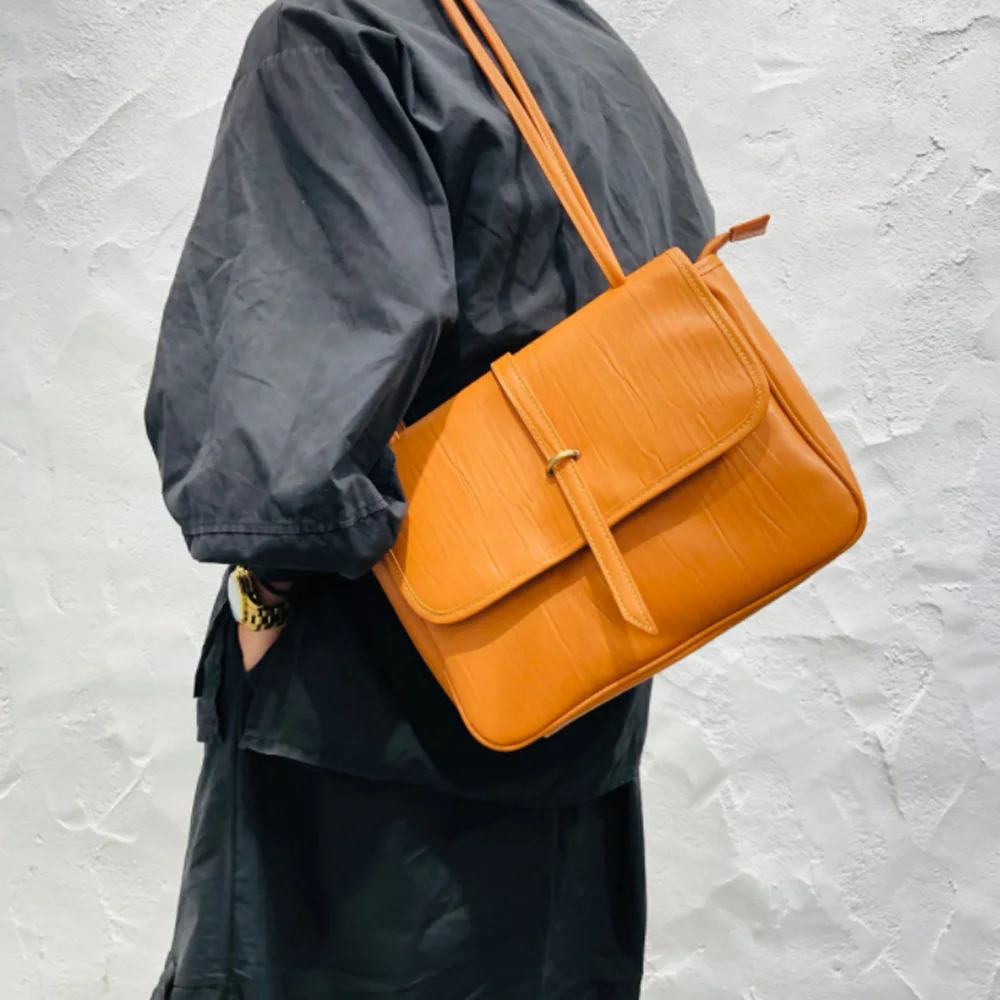 Fashion Women's Black Shoulder Bag Simple Retro Genune Leather Crossbody Bags Luxury Cowhide Female Handbags Shoulder Bags
Fashion Women's Black Shoulder Bag Simple Retro Genune Leather Crossbody Bags Luxury Cowhide Female Handbags Shoulder Bags