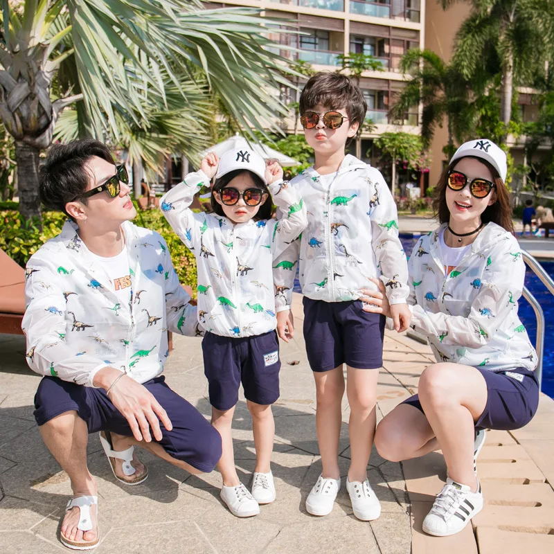 Beach parent-child wear new seaside holiday cardigan a family of four ultra-thin UV long-sleeved sun protection clothing
Beach parent-child wear new seaside holiday cardigan a family of four ultra-thin UV long-sleeved sun protection clothing
