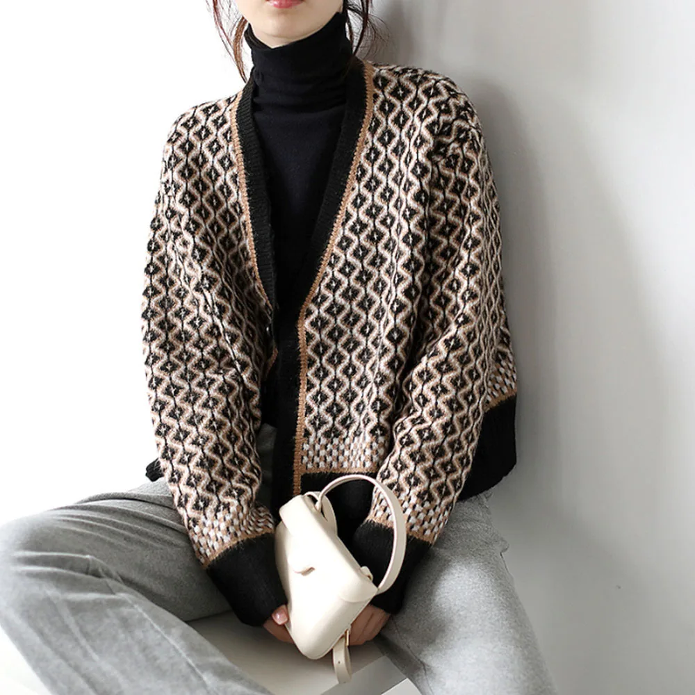2020 Autumn And Winter Korean Retro Temperament Contrast Knit Cardigan Women's V-neck Rhombus Thick Female Loose Coat Sweater
2020 Autumn And Winter Korean Retro Temperament Contrast Knit Cardigan Women's V-neck Rhombus Thick Female Loose Coat Sweater