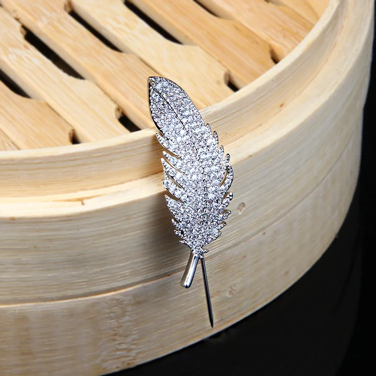 Fashion Micro Zircon Leaf Brooch Versatile Suit Overcoat Sweater Corsage Feather Brooch Scarf Buckle Accessories 
Fashion Micro Zircon Leaf Brooch Versatile Suit Overcoat Sweater Corsage Feather Brooch Scarf Buckle Accessories