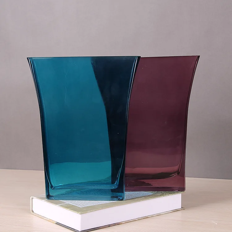 European Style Post-modern Glass Vase Low Profile Luxury Color Rectangular Crystal Glass Craftwork Home Improvement Decoration
European Style Post-modern Glass Vase Low Profile Luxury Color Rectangular Crystal Glass Craftwork Home Improvement Decoration